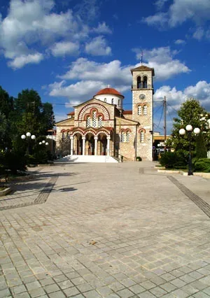 Iερός Nαός Αγίας Τριάδας - Κεντρική Πλατεία χωριού - Δημοτική Ενότητα Μιδέας - Δήμος Ναυπλιέων