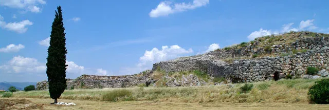 Άποψη των Κυκλώπειων Τειχών της Τίρυνθας