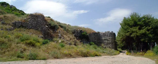 Άποψη των οχυρωματικών κατασκευών των Ιταλών στην Αρχαία Ασίνη